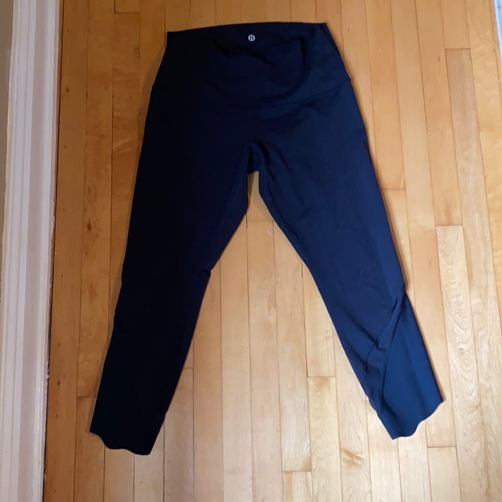 Women’s Lululemon SZ10 Scallop Hem BLACK
